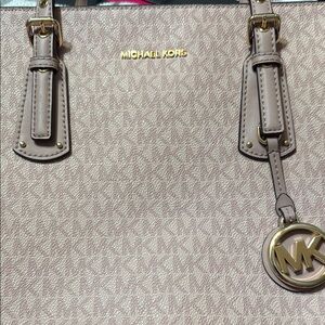 Michael Kors Brown Tote with Elegant Design